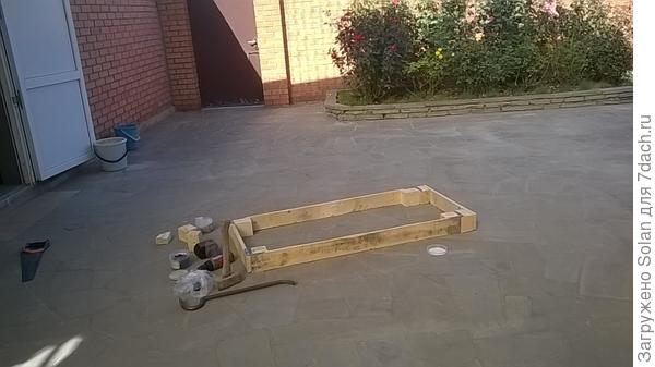 Юля, муж был на вахте, сын в институте. Первое, о чем спросил каждый, когда показала фото:« А зачем гвоздодер и кувалда?» :)))))