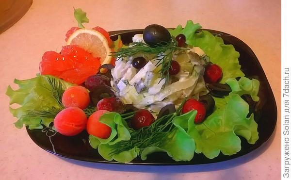Благодарю тебя снова! Жду мужа. Сделала для него твой салат. Лично мне вкус нравится. Он свежий и не тяжелый. Подумаю над оформлением и сделаю немного на НГ.