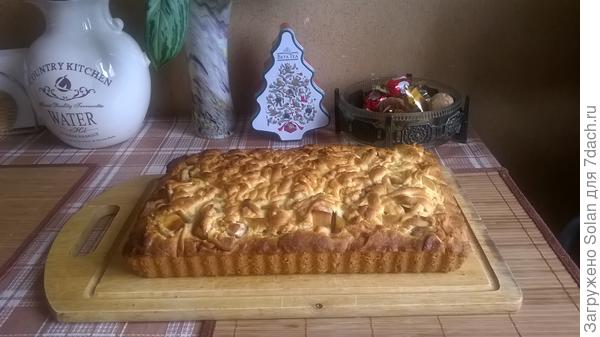 Для начинки сделала немного карамели и в ней кубики яблок прогрела. Запах-дивный! Попробую из этого теста корзиночки сделать. Легкое в работе, мне понравилось))).