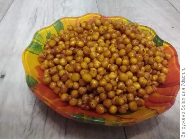 Я не могу сказать, что нам безумно понравилось. Наверное, я не так представляла конечный результат:)))). Не банальная , очень пряная, острая закуска. Съесть все это мы не сможем (я весь пакетик сварила:))). Но я остатки заморожу и добавлю при приготовлении мяса в горшочках. Во всяком случае, нут всем понравился)). Я купила небольшой пакетик для этого блюда и килограммовый пакет нута попроще, для приготовления блюд. Считаю знанакомство удачным