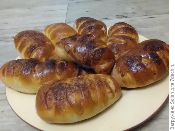 Букета у меня нет(. Пирожками возьмешь?))) Только ночью испеченные!