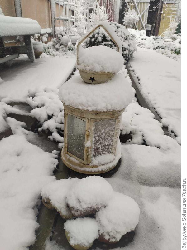 Да и пятая точка в пижаме уже замерзла... И кофе хотелось)))). Попыталась отряхнуть снег с тех, кто в наибольшей степени может крякнуть, решила не париться. Собственно, ничего нового. Каждый год в конце марта что-то подобное приключается. И все равно ВЕСНА! :))))