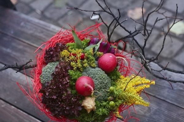 Осенний букет с калиной, физалисом и зонтиками укропа. Фото с сайта https://vk.com/o_horosho