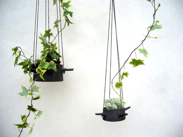 Керамические подвесные кашпо. Фото с сайта http://www.digsdigs.com