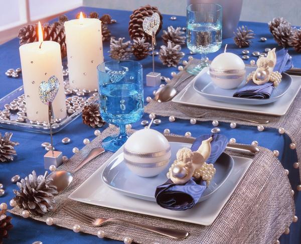 Синий цвет года оттените матовым серебром