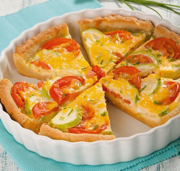 Пирог с цукини и молодым чесноком