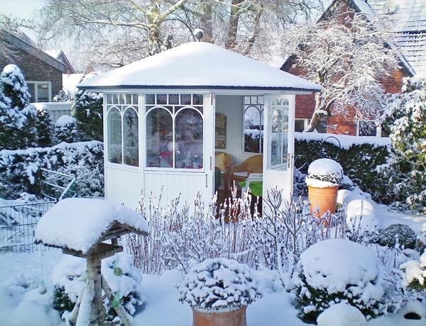 Выберите для постройки самое живописное место в саду!