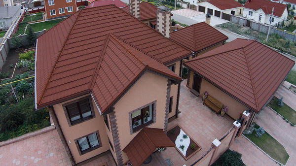 Композитная черепица ТЕХНОНИКОЛЬ LUXARD®. Фото с сайта tn.ru.