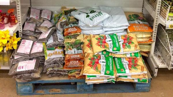 Грунт также необходим для создания огорода на подоконнике