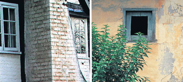 Слева: дымовая труба с пятнами сажи. Справа: дома из мягкого, низкосортного кирпича красили, чтобы защитить от непогоды