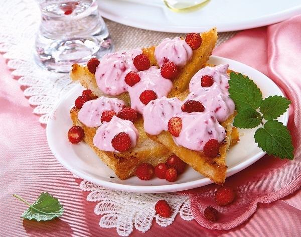 Гренки «Ягодная полянка». Фото: Олег Кулагин/BurdaMedia