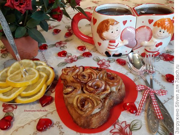 Яблочная шарлотка