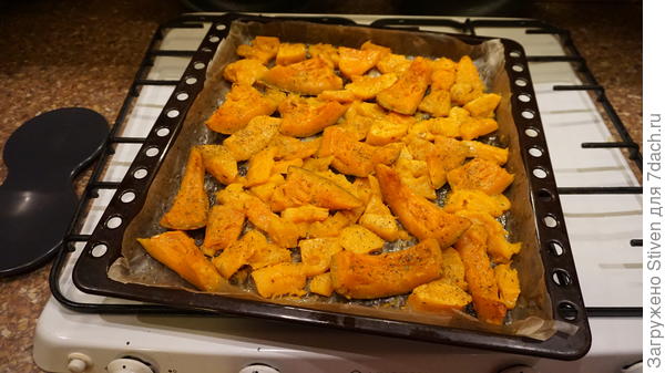 Запеченная тыква в духовке с чесночным маслом и прованскими травами