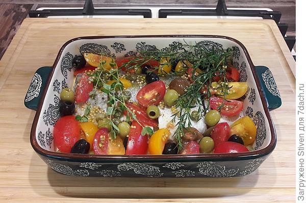 Уложить продукты в форму для запекания