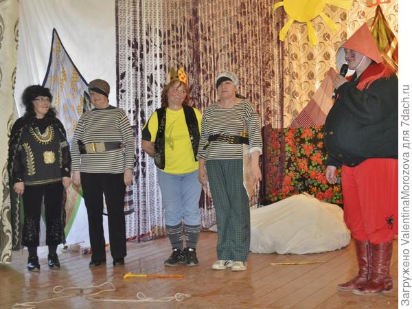 Мои помощники  и в театральном искусстве преуспели.Детская сказка ,я в роли генерала.