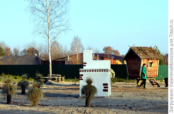Наши местные умельцы и избушку Бабы Яги сделали, и корабль ,и печку для Емели ,пусть не только Пушкинские герои  у нас селятся.