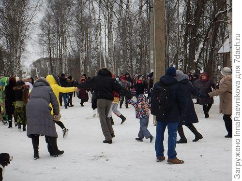 веселится и ликует весь народ