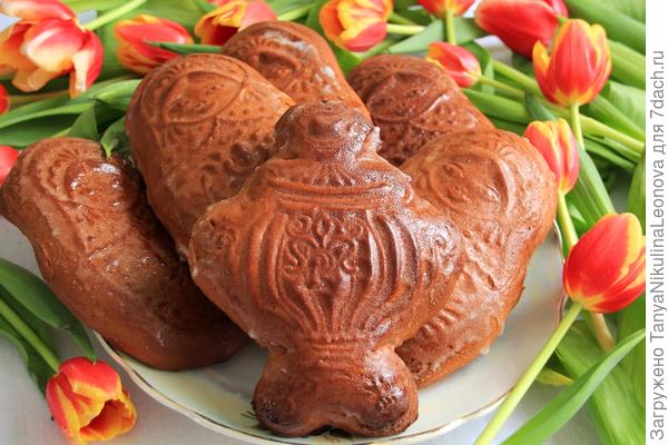 Угощаю всех своими пряничками! ( Досочки всё же раздобыла...)