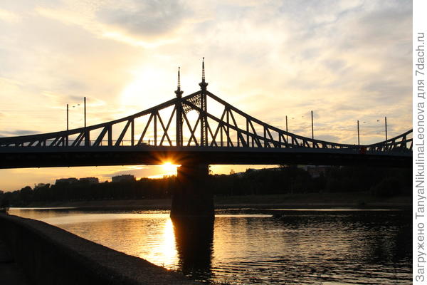 Солнце играет в прятки...