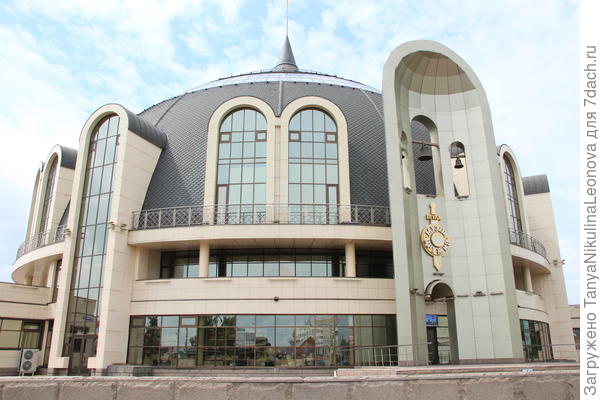 Тульский музей оружия в виде шлема ( новое здание)