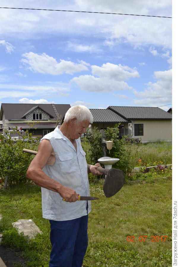 Периодически чистию и точу лезвию.