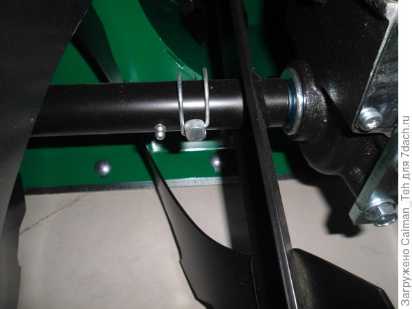 Место установки срезных болтов на шнеке снегоуборщика