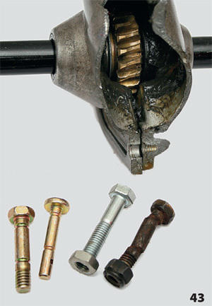 Разорванный редуктор снегоуборщика