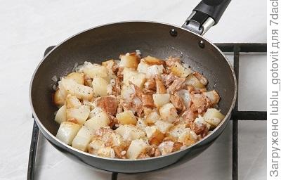 Лисички с картошкой в казане, пошаговый рецепт на ккал, фото, ингредиенты - Иваныч