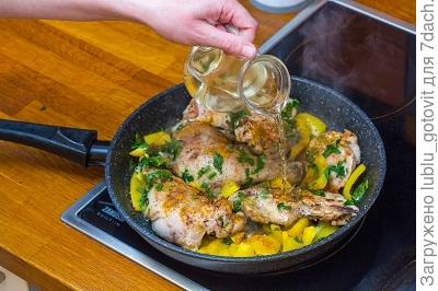 Курица в вине со сладким перцем и инжиром: пошаговый рецепт с фото