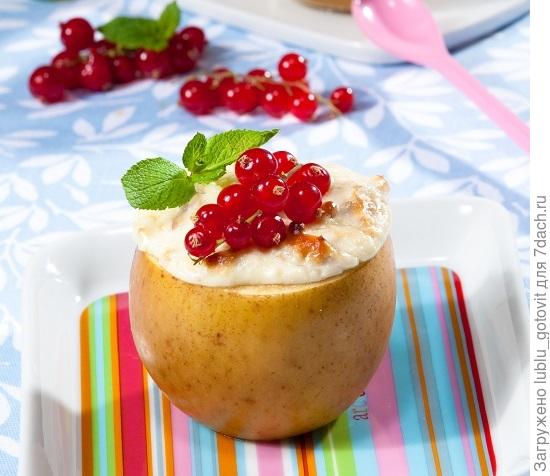 Десерт из яблок с творогом и орехами/Фото: Олег Кулагин/BurdaMedia