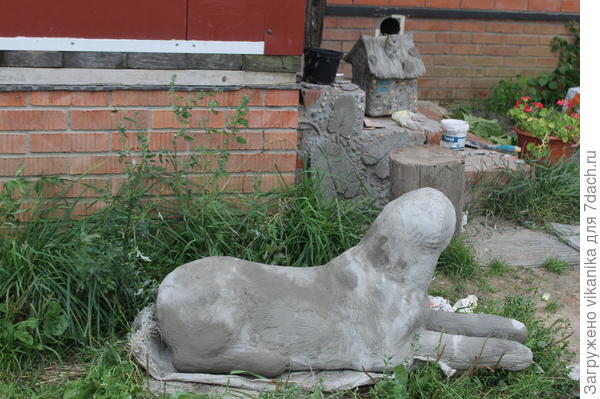 Скульптура из мешковины и цемента