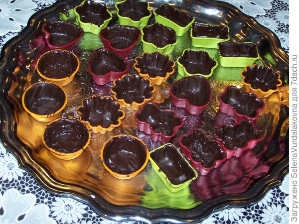 Формочки, промазанные шоколадом