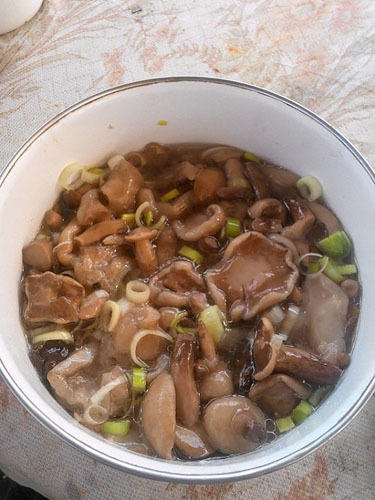 отварили, заправили луком и маслом