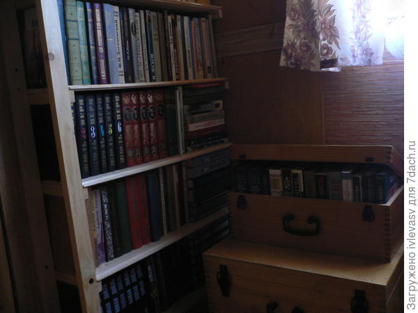 Книжный уголок