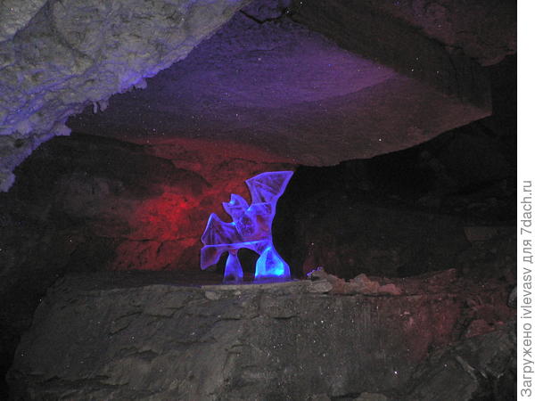 Страшно, когда над головой такие слоистые глыбы