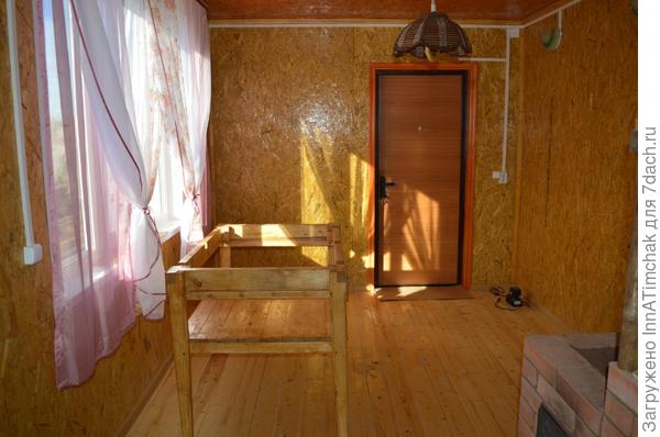 Стол собран сосновый большой))) К нему будут лавки и стулья.