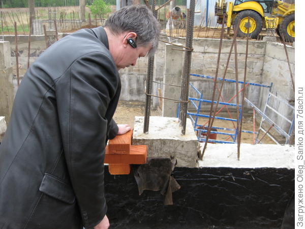 Выполняется технологический прием &quot;замок&quot;