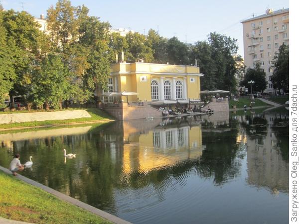 Именно это мог видеть Бездомный в тот роковой вечер