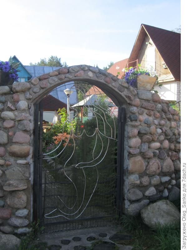 Гостей усадьбы встречает русалка