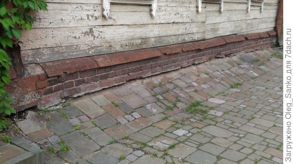 Эта отмостка была сделана на века в 19 веке