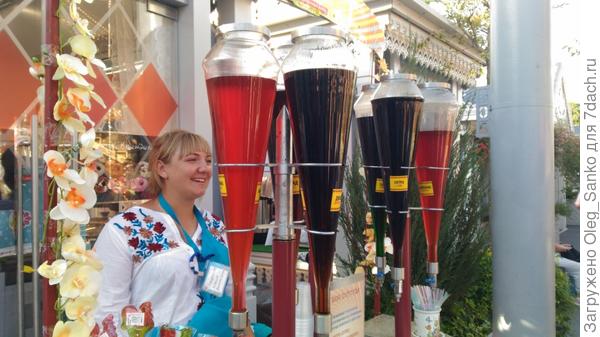 Продажа фруктовых соков из сада