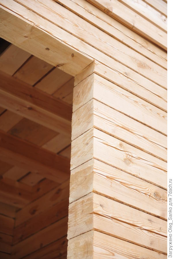 Оконный проем в брусовом доме