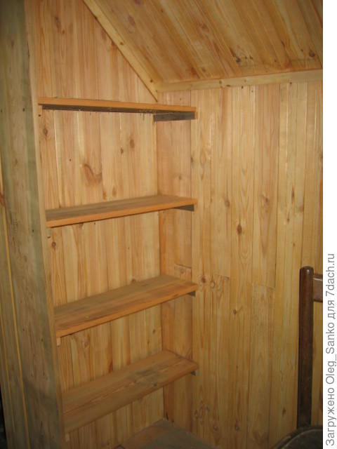 Таким образом используются &quot;мертвые&quot; зоны под скатами крыши