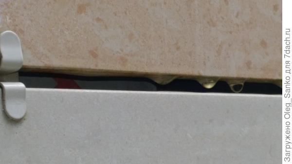 Капли дождя между экранами