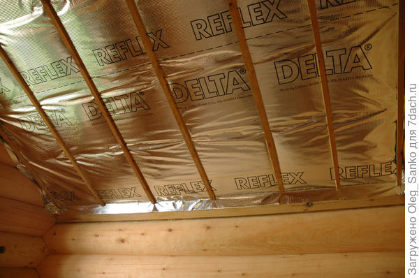 Изоляция кладется фольгой вовнутрь.