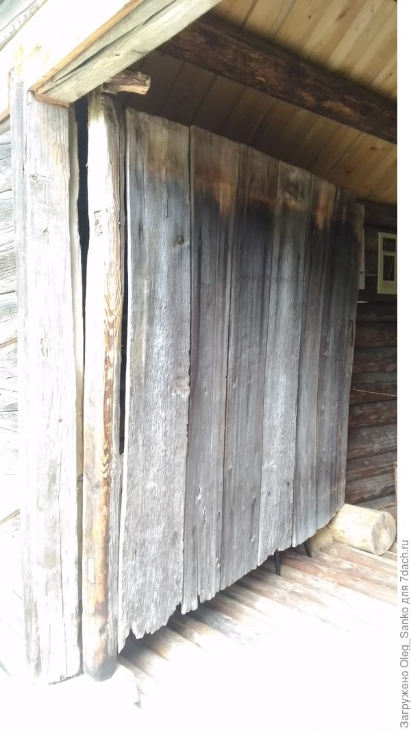 А вот и сама дверь