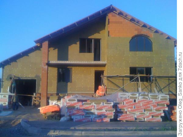 Дом обшиваю теплоизоляционными плитами