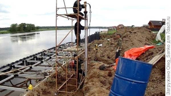 Укрепеление берега за счет забивки шпунта