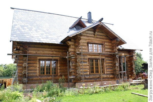 Современный бревенчатый дом