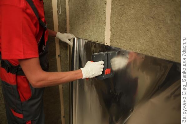 Крепление нижнего листа пароизоляции